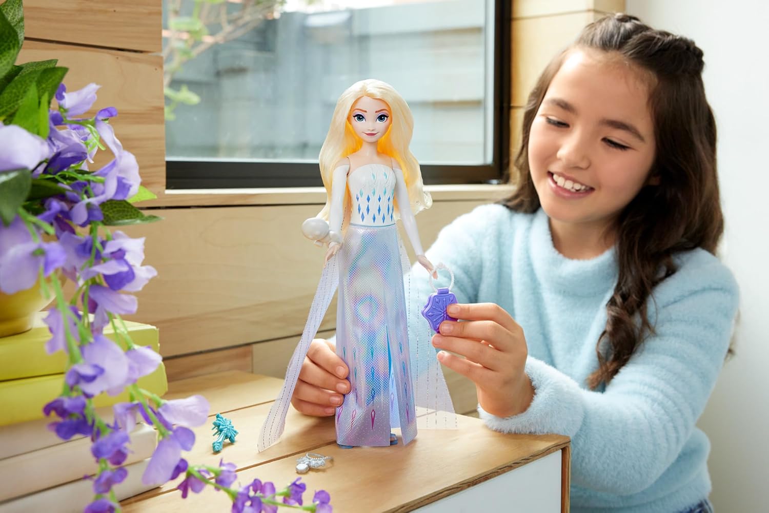 Poupée Surprise Elsa Disney La Reine des Neiges avec 11 surprises et scène de jeu – Image 2