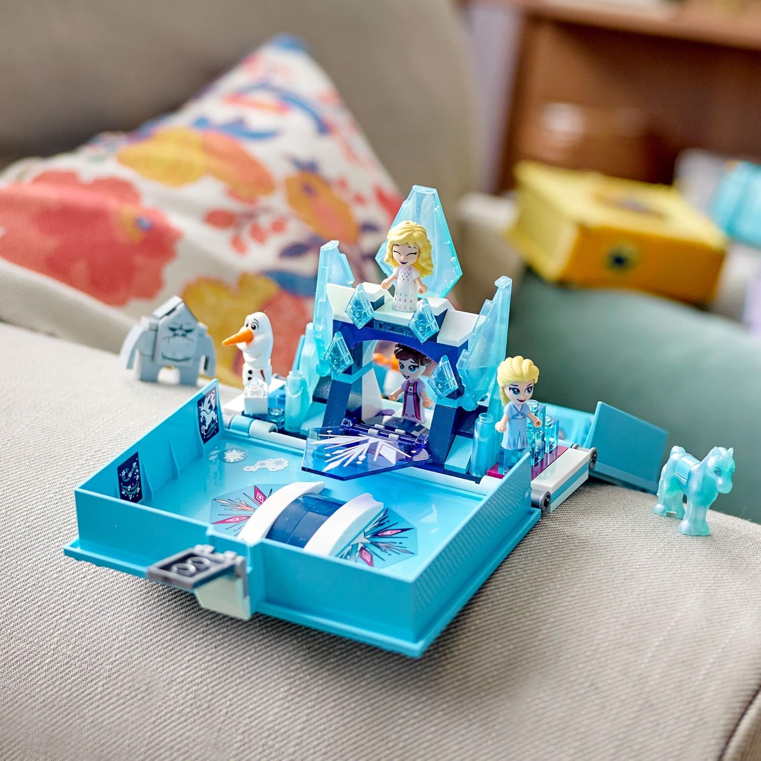LEGO Disney Frozen 2 Livre de contes portable Elsa et Nokk 43189 – Image 6