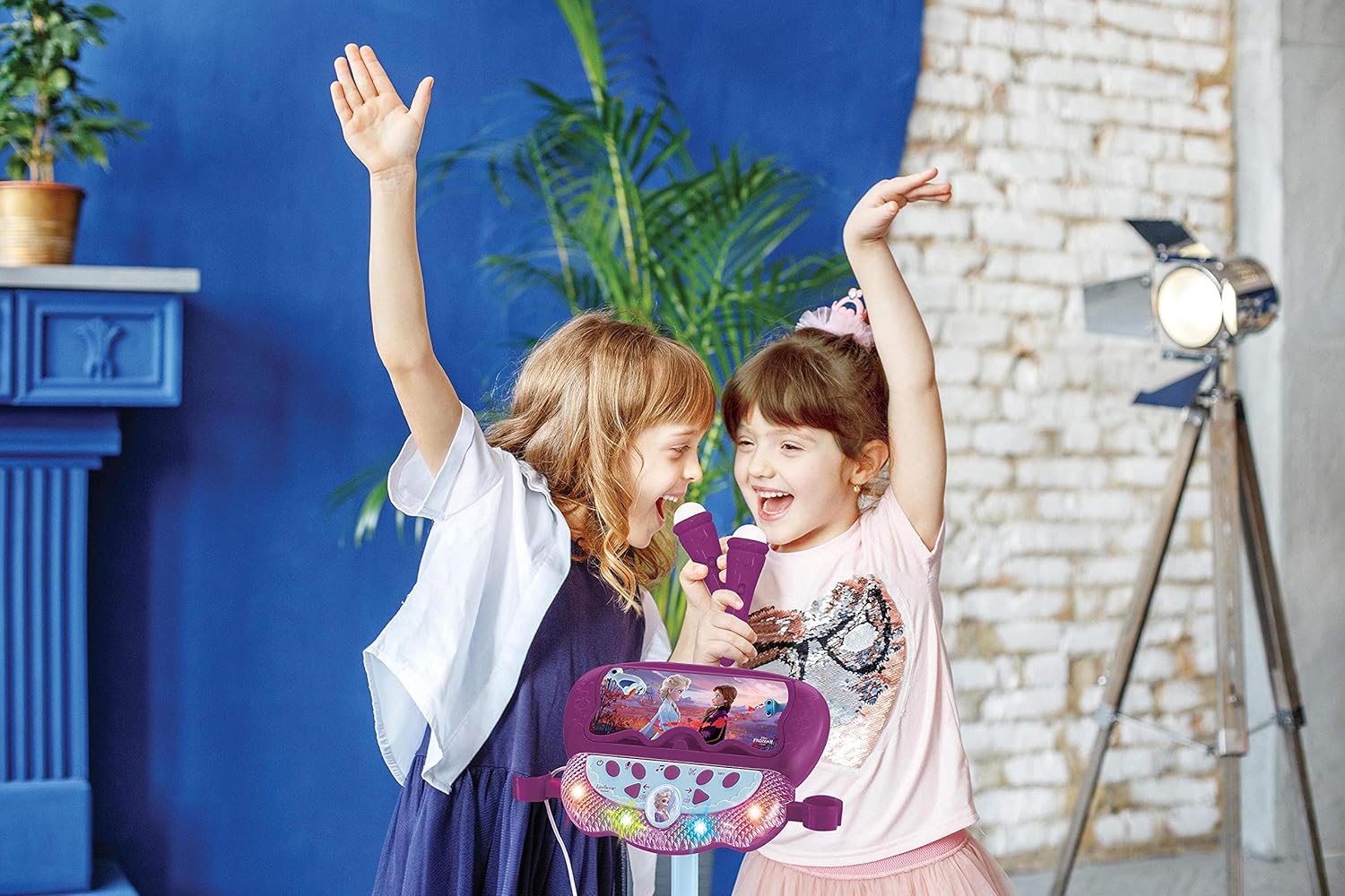 Enceinte lumineuse Disney Frozen La Reine des Neiges 2 avec 2 microphones et pied ajustable S160FZ – Image 3